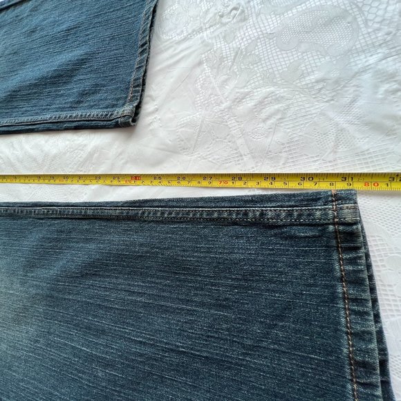 LEVI STRAUSS & CO. Men's 42x32 Style 559 Relaxed Straight Fit Jeans - Picture 14 of 16